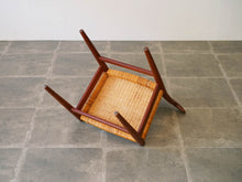 画像をギャラリービューアに読み込む, Hans J. Wegner(ハンスJ.ウェグナー)のダイニングチェアW2の裏面