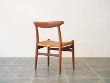 画像をギャラリービューアに読み込む, Hans J. Wegner(ハンスJ.ウェグナー)のダイニングチェアW2の背面
