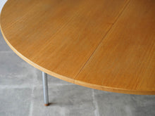 画像をギャラリービューアに読み込む, Hans J. Wegner(ハンスJウェグナー)のダイニングテーブルJH752ですが延長板は付属なし