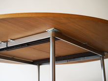 画像をギャラリービューアに読み込む, Hans J. Wegner(ハンスJウェグナー)のダイニングテーブルJH752の天板裏側フレーム