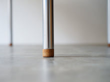 画像をギャラリービューアに読み込む, Hans J. Wegner(ハンスJウェグナー)のダイニングテーブルJH752の脚先のローズウッド