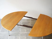 画像をギャラリービューアに読み込む, Hans J. Wegner(ハンスJウェグナー)のダイニングテーブルJH752は延長できますが追加板がありません