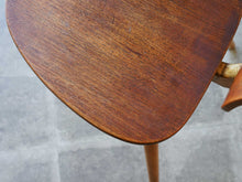 画像をギャラリービューアに読み込む, Bengt Rudaがデザインした椅子Grillの座面はチーク材