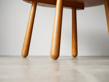 画像をギャラリービューアに読み込む, デンマーク家具コーヒーテーブルの足先がクラブ状で可愛い