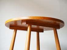 画像をギャラリービューアに読み込む, デンマーク家具コーヒーテーブルの足の付け根を下から