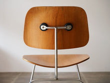 画像をギャラリービューアに読み込む, ハーマンミラー製イームズDCMの背もたれ