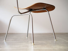 画像をギャラリービューアに読み込む, ハーマンミラー製イームズDCMのメタルレッグ