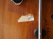 画像をギャラリービューアに読み込む, ハーマンミラー製イームズDCMの座面裏に張ってあるラベル