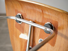 画像をギャラリービューアに読み込む, ハーマンミラー製イームズDCMの裏面金具