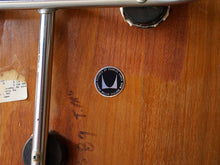 画像をギャラリービューアに読み込む, ハーマンミラー製イームズDCMのハーマンミラーのマーク