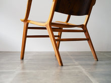 画像をギャラリービューアに読み込む, Peter Hvidt & Orla Mølgaard-Nielsen(ピーター・ビット&オルラ・ムルガード・ニールセン)のAXチェアの後ろ脚