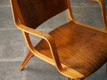 画像をギャラリービューアに読み込む, Peter Hvidt & Orla Mølgaard-Nielsen(ピーター・ビット&オルラ・ムルガード・ニールセン)のAXチェアの肘掛け