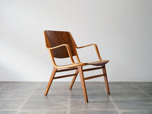 画像をギャラリービューアに読み込む, Peter Hvidt & Orla Mølgaard-Nielsen(ピーター・ビット&オルラ・ムルガード・ニールセン)のAXチェアの斜め側面