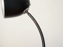 画像をギャラリービューアに読み込む, デンマークデザインの黒いテーブルランプのアームのヴィンテージ感
