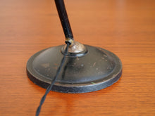 画像をギャラリービューアに読み込む, デンマークデザインの黒いテーブルランプの土台