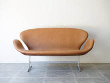 画像をギャラリービューアに読み込む, Arne Jacobsen(アルネ・ヤコブセン)のスワンソファ3321