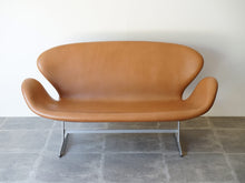 画像をギャラリービューアに読み込む, Arne Jacobsen(アルネ・ヤコブセン)のスワンソファ3321を上から