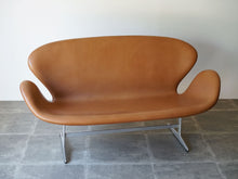 画像をギャラリービューアに読み込む, Arne Jacobsen(アルネ・ヤコブセン)のスワンソファ3321