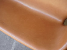 画像をギャラリービューアに読み込む, Arne Jacobsen(アルネ・ヤコブセン)のスワンソファ3321のレザー