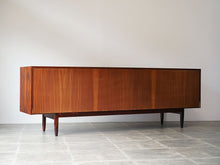 画像をギャラリービューアに読み込む, Ib Kofod-Larsen(イブ・コフォード-ラーセン)のサイドボードFA66の裏面