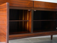 画像をギャラリービューアに読み込む, Ib Kofod-Larsen(イブ・コフォード-ラーセン)のサイドボードFA66の扉内部