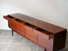 画像をギャラリービューアに読み込む, Ib Kofod-Larsen(イブ・コフォード-ラーセン)のサイドボードFA66Ib Kofod-Larsen(イブ・コフォード-ラーセン)のサイドボードFA66の4つの引き出し