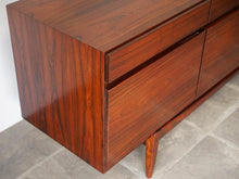 画像をギャラリービューアに読み込む, Ib Kofod-Larsen(イブ・コフォード-ラーセン)のサイドボードFA66の左上角