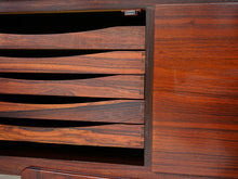 画像をギャラリービューアに読み込む, Ib Kofod-Larsen(イブ・コフォード-ラーセン)のサイドボードFA66のトレイの木組