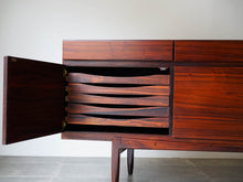 画像をギャラリービューアに読み込む, Ib Kofod-Larsen(イブ・コフォード-ラーセン)のサイドボードFA66の5つのトレイ