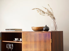 画像をギャラリービューアに読み込む, Ole Wanscher(オーレ・ヴァンシャー)ローズウッドのキャビネットRungstedlundのディスプレイ