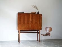 画像をギャラリービューアに読み込む, Ole Wanscher(オーレ・ヴァンシャー)ローズウッドのキャビネットRungstedlundとアントチェア