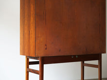画像をギャラリービューアに読み込む, Ole Wanscher(オーレ・ヴァンシャー)ローズウッドのキャビネットRungstedlundの裏面