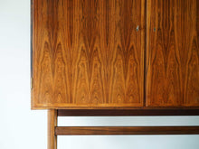 画像をギャラリービューアに読み込む, Ole Wanscher(オーレ・ヴァンシャー)ローズウッドのキャビネットRungstedlundの扉の木目