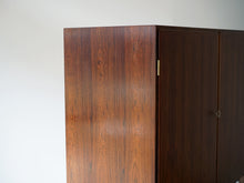 画像をギャラリービューアに読み込む, Ole Wanscher(オーレ・ヴァンシャー)ローズウッドのキャビネットRungstedlundの側面