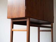 画像をギャラリービューアに読み込む, Ole Wanscher(オーレ・ヴァンシャー)ローズウッドのキャビネットRungstedlundの脚