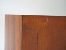 画像をギャラリービューアに読み込む, Ole Wanscher(オーレ・ヴァンシャー)ローズウッドのキャビネットRungstedlundの裏面を止めるマイナスネジ