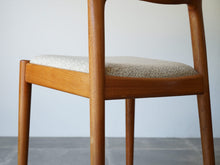 画像をギャラリービューアに読み込む, Niels Koefoed(ニールス・コフォード)のダイニングチェアOleのふっくらとした座面とフレーム