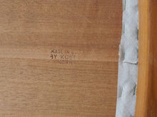 画像をギャラリービューアに読み込む, Niels Koefoed(ニールス・コフォード)のダイニングチェアOleの座面裏にある刻印