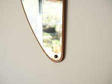 画像をギャラリービューアに読み込む, デンマークデザインの壁掛け鏡ヴィンテージミラーの下部