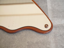 画像をギャラリービューアに読み込む, デンマークデザインの壁掛け鏡ヴィンテージミラーの角