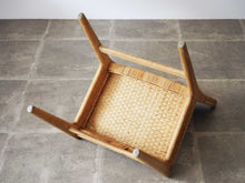 画像をギャラリービューアに読み込む, ハンスJウェグナーのCH31の裏面