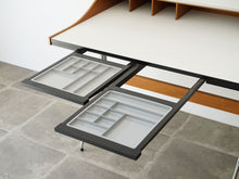画像をギャラリービューアに読み込む, George Nelson(ジョージネルソン)のHome deskスワッグレックデスクの引き出しはかなり引き出せる