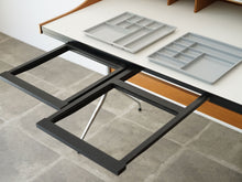 画像をギャラリービューアに読み込む, George Nelson(ジョージネルソン)のHome deskスワッグレックデスクのトレイを外した様子