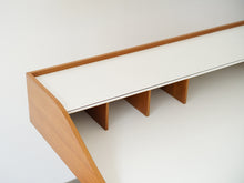 画像をギャラリービューアに読み込む, George Nelson(ジョージネルソン)のHome deskスワッグレックデスクの棚