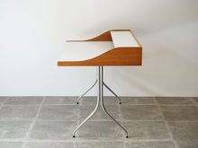 画像をギャラリービューアに読み込む, George Nelson(ジョージネルソン)のHome deskスワッグレックデスクの側面上から