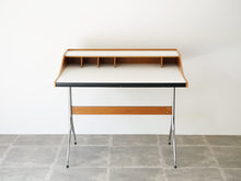画像をギャラリービューアに読み込む, George Nelson(ジョージネルソン)のHome deskスワッグレックデスクの正面