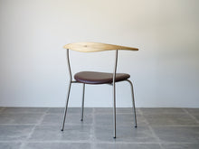 画像をギャラリービューアに読み込む, Hans J. Wegner(ハンス・ウェグナー)PP701アームチェアの背面