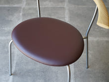 画像をギャラリービューアに読み込む, Hans J. Wegner(ハンス・ウェグナー)PP701アームチェアの座面はレザー