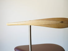 画像をギャラリービューアに読み込む, Hans J. Wegner(ハンス・ウェグナー)PP701アームチェアの背面