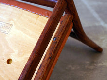 画像をギャラリービューアに読み込む, Erling Torvits dinning chair エーリング トロヴィッツ 北欧デザインのダイニングチェアの裏面のマイナスネジ